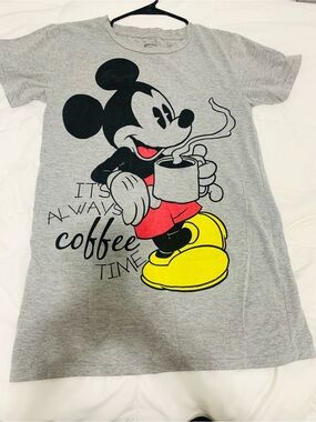 Forever 21 Gray Graphic Tee